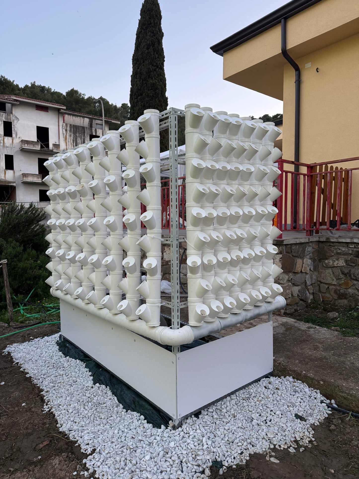 Sistema idroponico verticale modulare per coltivazione indoor